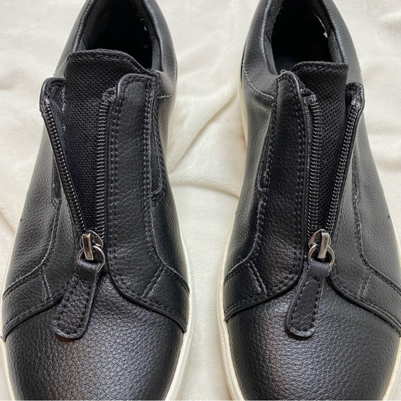 Clarks Collection Black Layton Rae Zip Front Sneaker - Picture 5 of 11